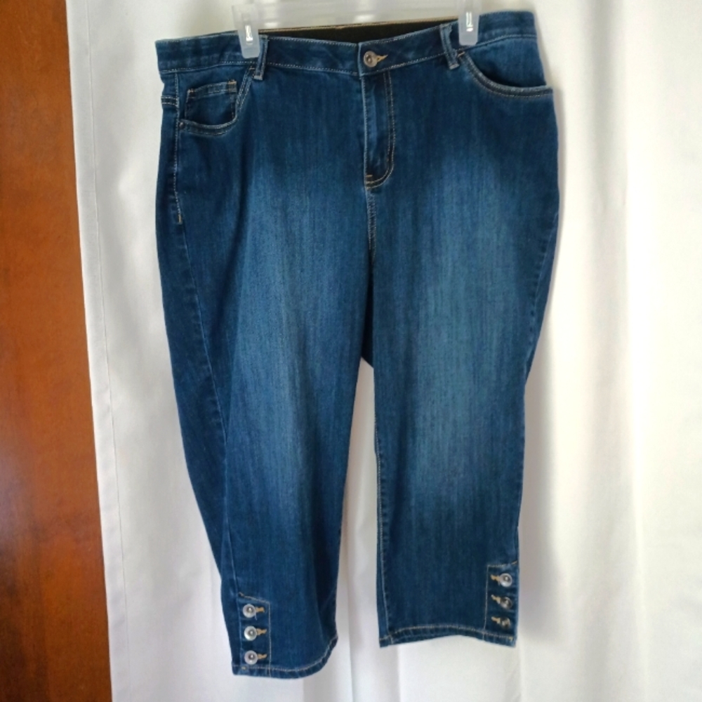 Catherines 18W Stretch Capri Jeans Button Leg Detail Dark Wash Comfort Waist